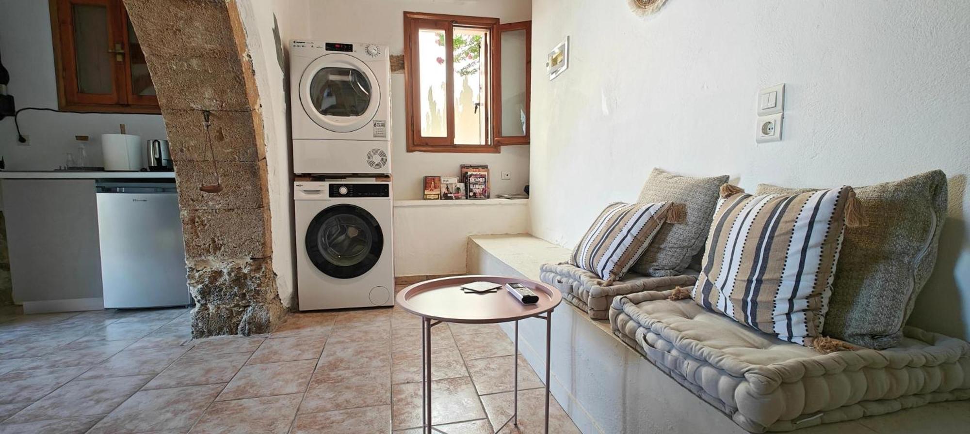 Cretan Pnoe (adults Only) Kolimvárion